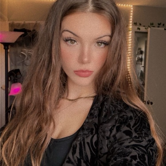 Meet your Posher, Briana - Picture 1 of 1